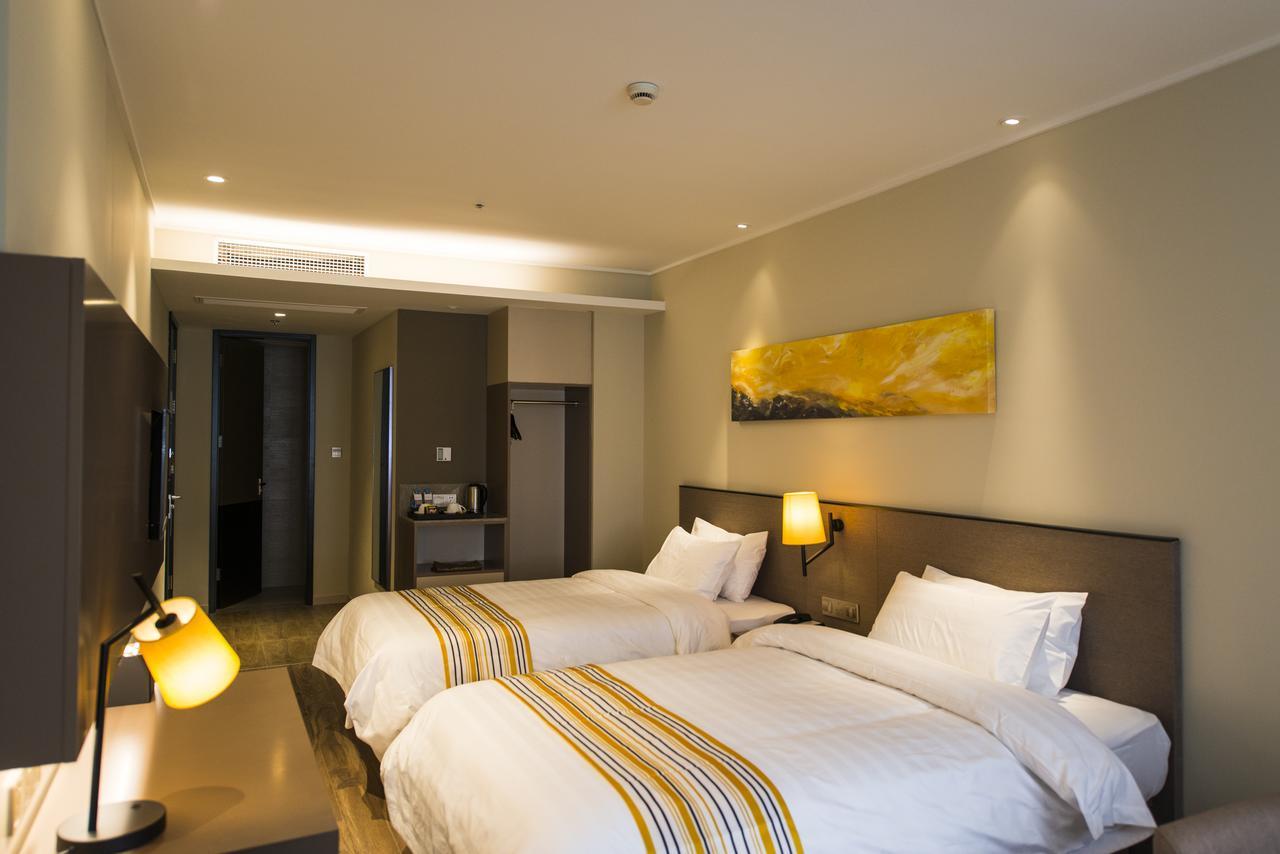 Home Inns Plus Shanghai Xujiahui Branch Exterior foto