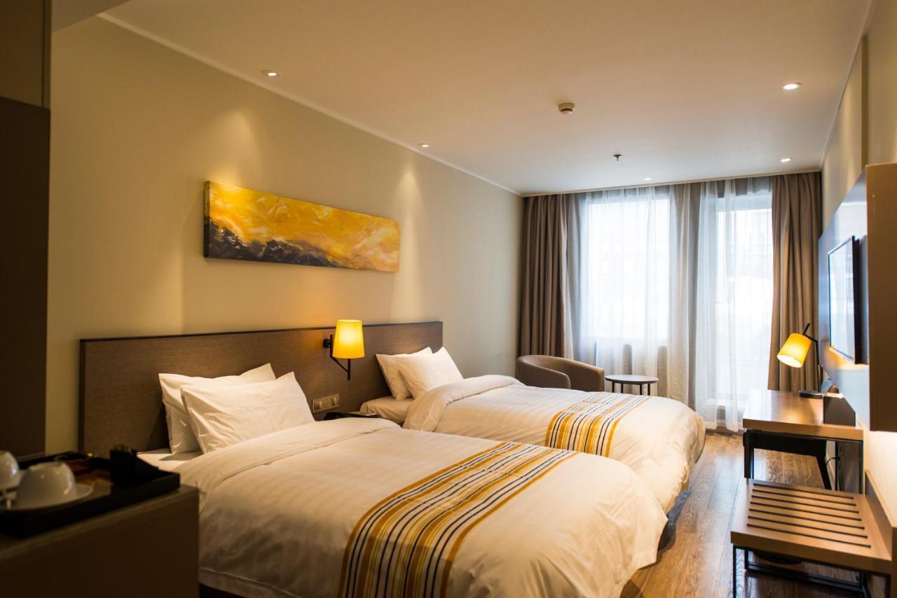 Home Inns Plus Shanghai Xujiahui Branch Exterior foto