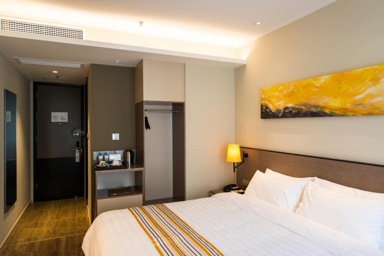 Home Inns Plus Shanghai Xujiahui Branch Exterior foto