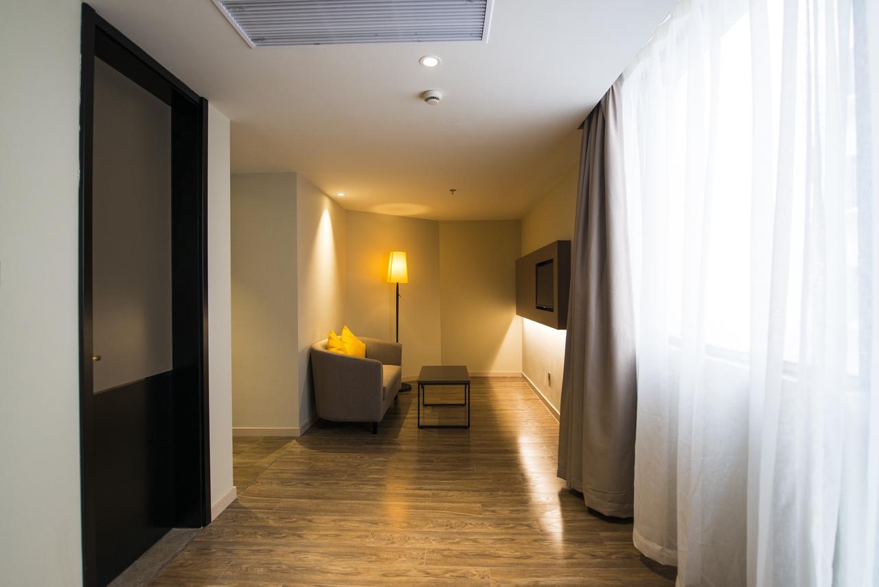 Home Inns Plus Shanghai Xujiahui Branch Exterior foto