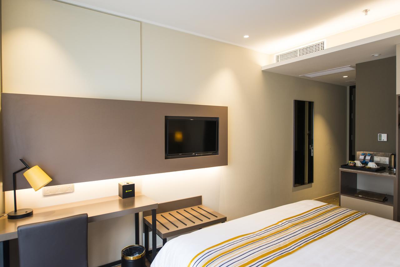 Home Inns Plus Shanghai Xujiahui Branch Exterior foto