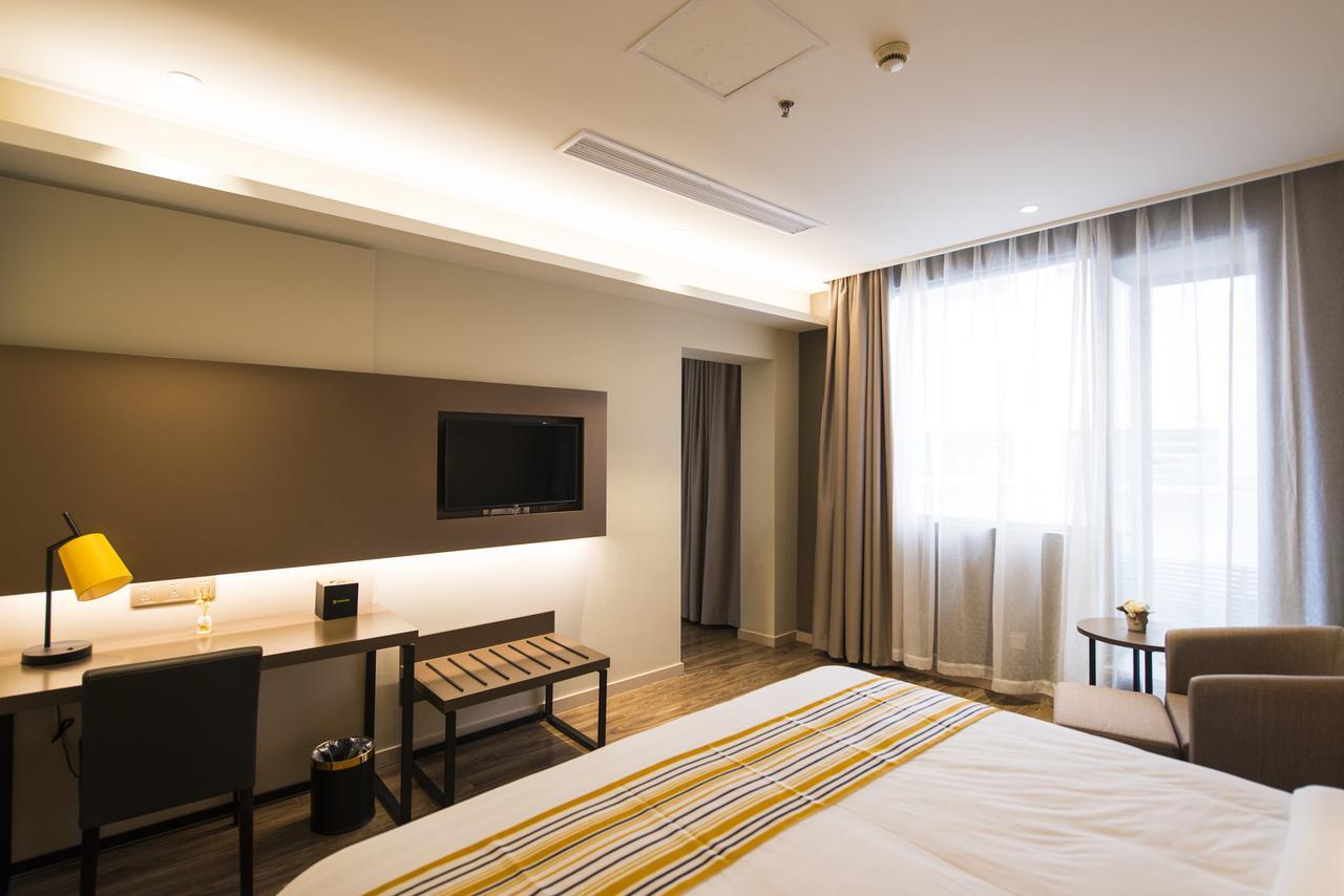 Home Inns Plus Shanghai Xujiahui Branch Exterior foto